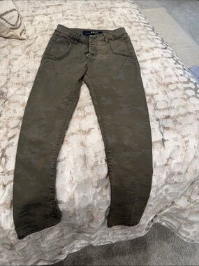 Women's Skinny Jeans in Olive Camo